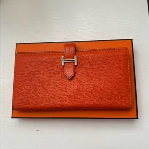 HERMES
Chevre Mysore Bearn Gusset Wallet Feu